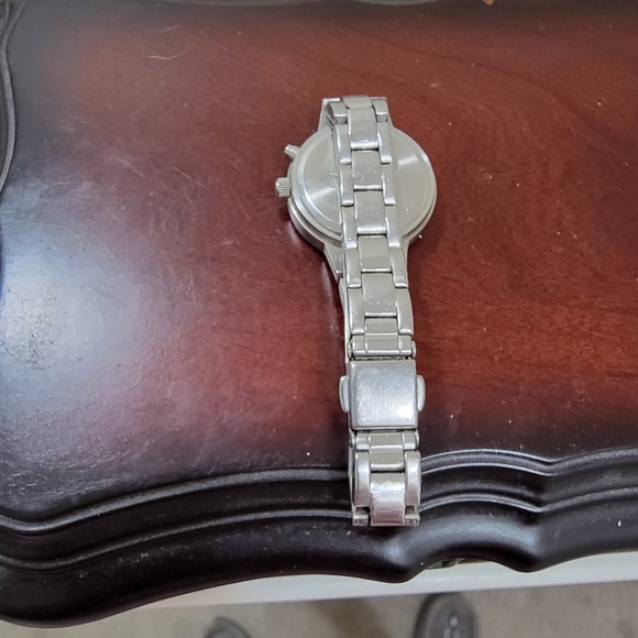 Woman's watch by Nixon - Picture 2 of 5